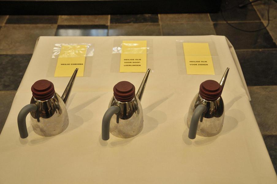 Verdeling van de Heilige Oliën © dekenaat Tongeren