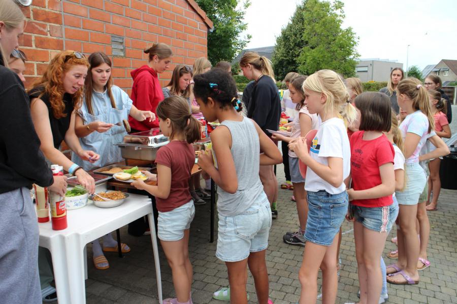 Het is aanschuiven aan het buffet 