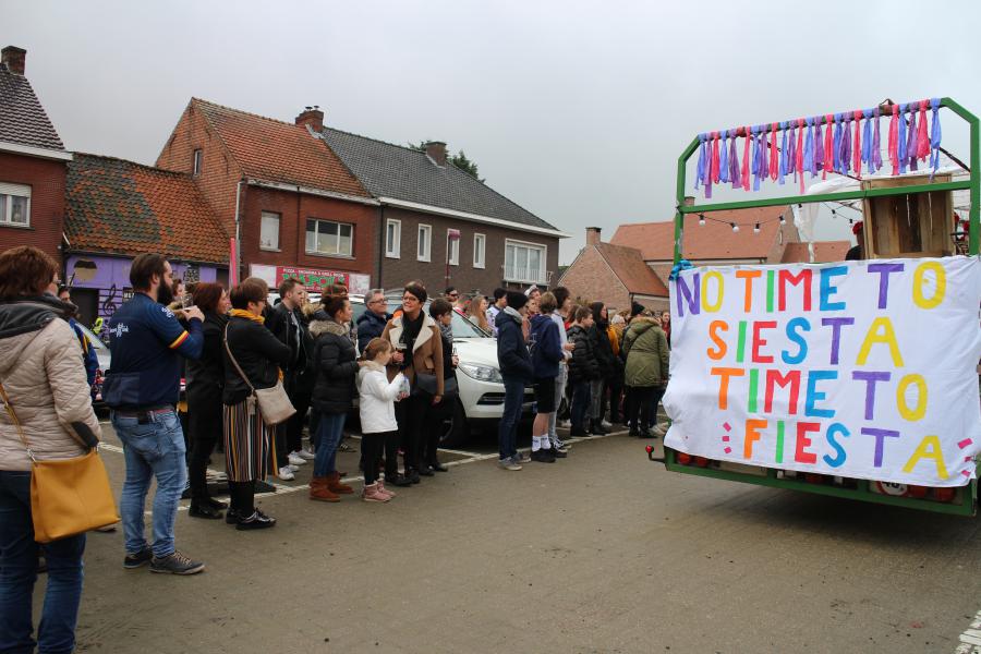 Er is heel wat volk komen opdagen om de kreativiteit van de Chiroleiding te bewonderen © RvH