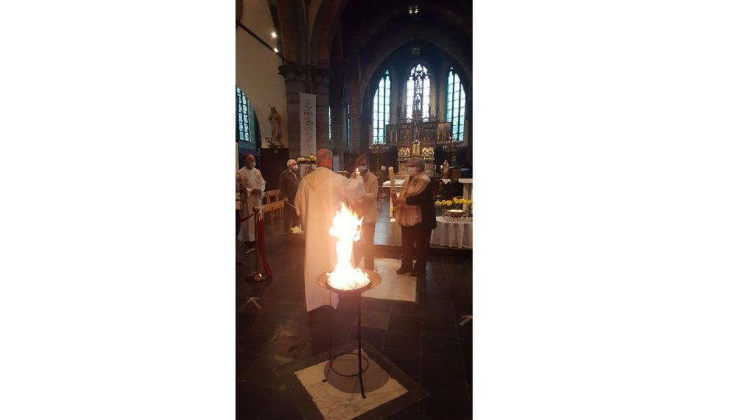 Paaskaars Klein-Sinaai © Parochie Heilige Helena