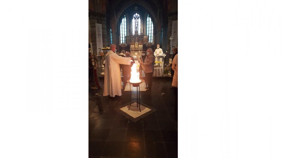 Paaskaars Sint-Gillis-Waas © Parochie Heilige Helena