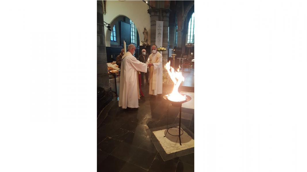 Paaskaars Stekene © Parochie Heilige Helena