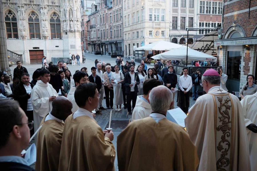 Paasnacht in de Leuvense Sint-Pieterskerk 2025 © Pastorale zone Leuven aan de Dijle