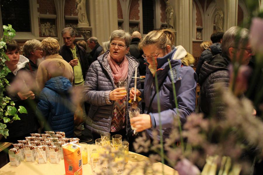 Gezellig nagenieten van de viering © RvH