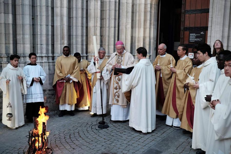 Paasnacht in de Leuvense Sint-Pieterskerk 2025 © Pastorale zone Leuven aan de Dijle