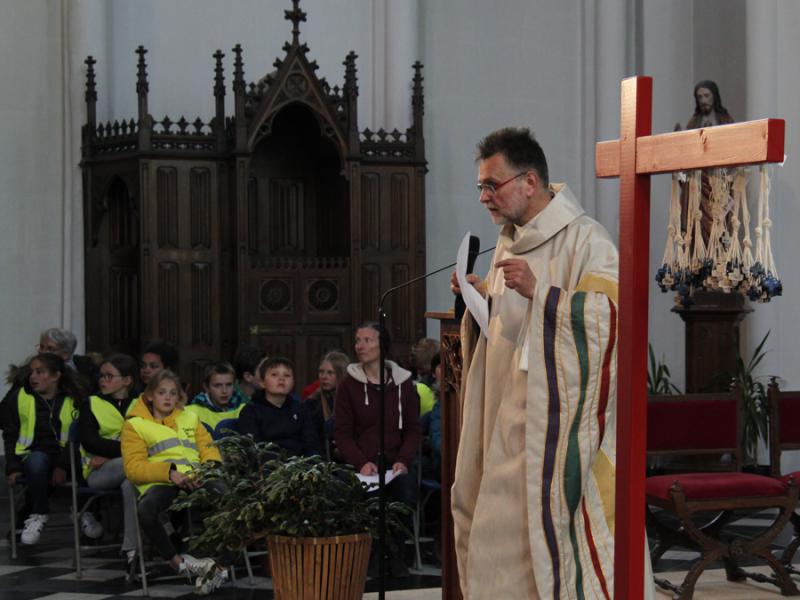 Vormselvoorbereiding  in de St Willibrorduskerk in Wulpen 