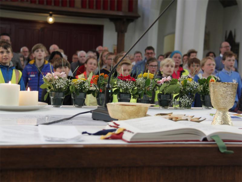 Vormselvoorbereiding  in de St Willibrorduskerk in Wulpen 