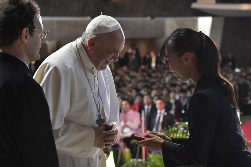 Ontmoeting met jongeren uit Japan © Vatican Media