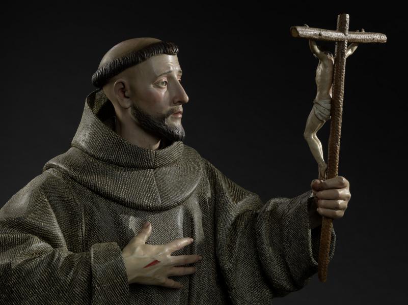 Detail van: Pedro de Mena, Saint Frances of Assisi Polychrome wood and glass, (with plinth) 86 x 38 x 32 cm (MNHA exhibition 2017-D005/001) © © Dominique Provost