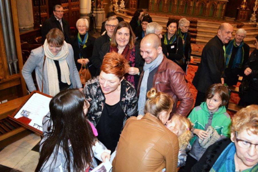 Nog eens een hartelijk afscheid van onze organiste Christina Burm met de kinderen © Urbain Van Kemseke