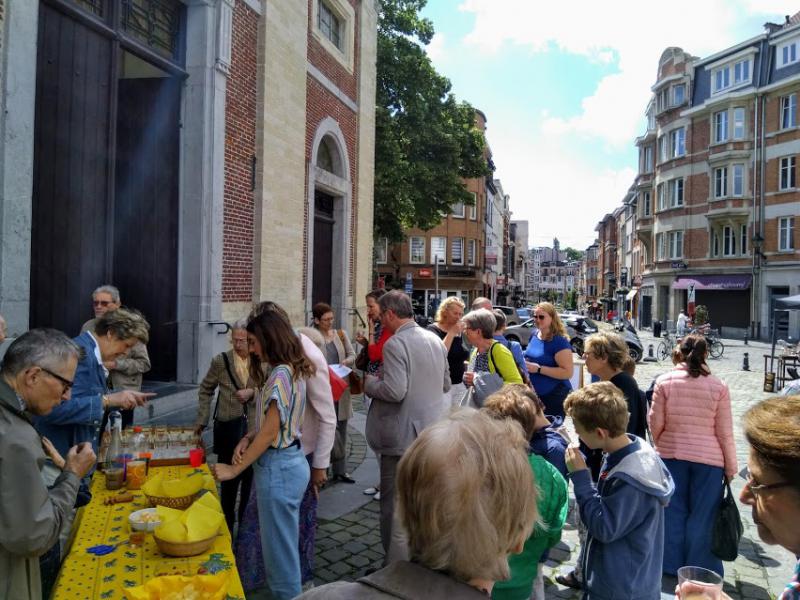 Elkaar ontmoeten na de viering 