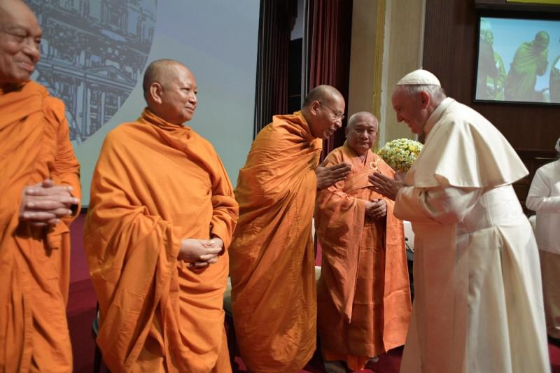 Boeddhistische leiders bij paus Franciscus © Vatican Media