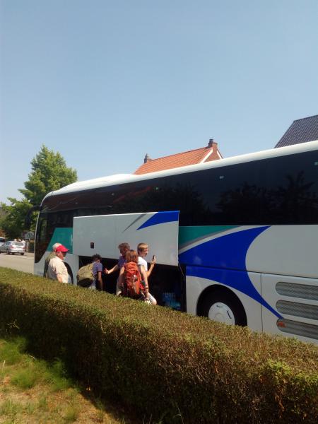Alles en iedereen de bus op... goeie reis! 