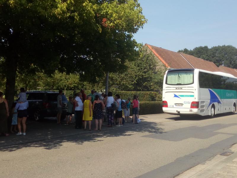 Alles en iedereen de bus op... goeie reis! 