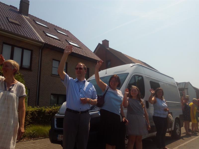 Alles en iedereen de bus op... goeie reis! 