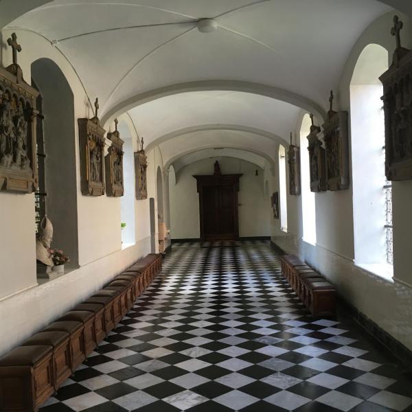 De pandgang van het Engels Klooster © Sacred Books