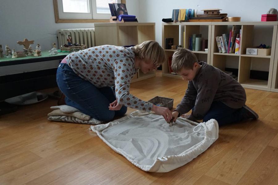 An Mollemans aan het werk in de Godly Play ruimte © An Mollemans