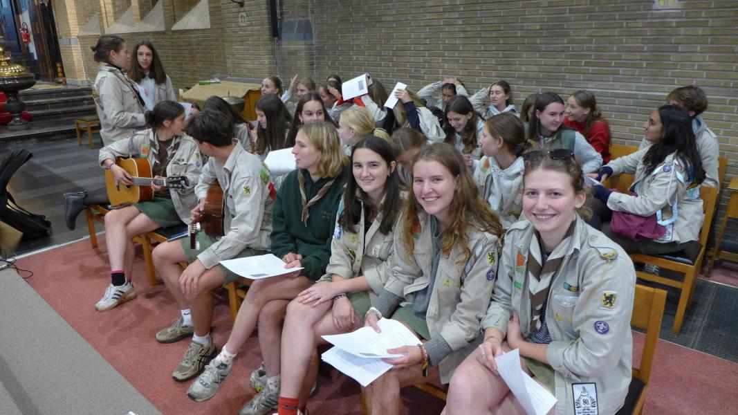 SCOUTS SINT-PIETERS-BUITEN GAAN VAN START © Peter Engelbert