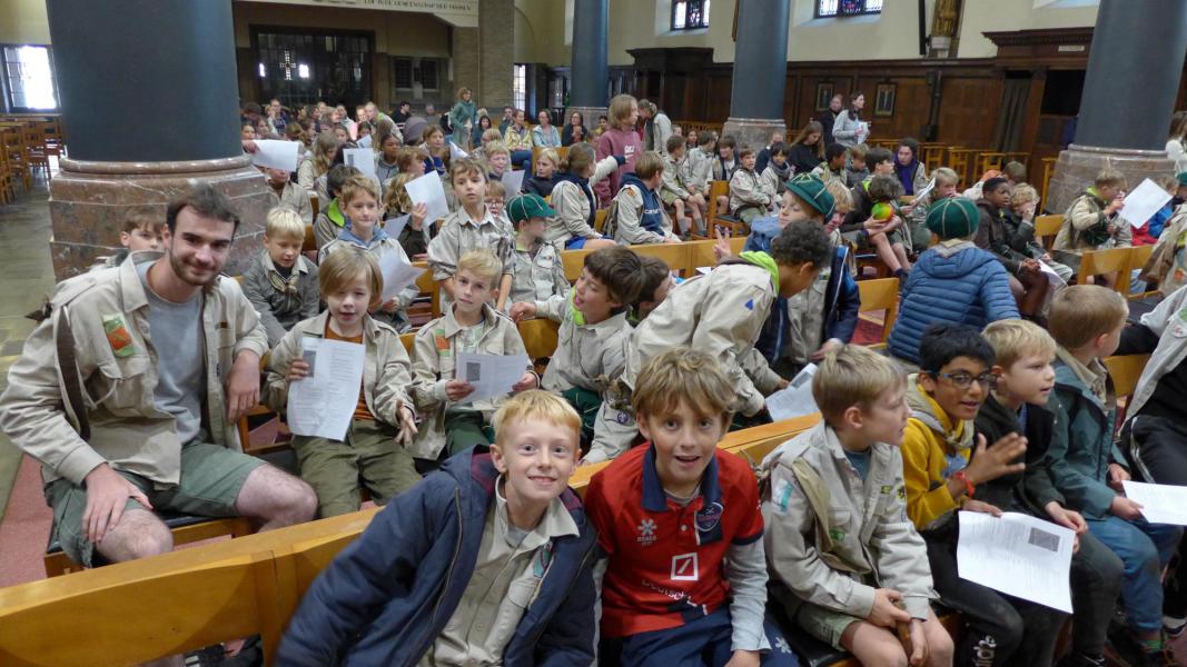 SCOUTS SINT-PIETERS-BUITEN GAAN VAN START © Peter Engelbert