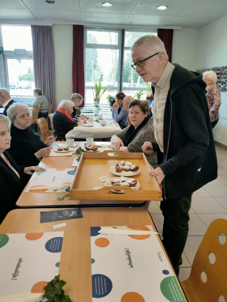 opdienen 