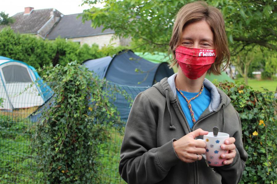 Kookmoeder Ellen geniet gemaskerd van een beetje rust © RvH