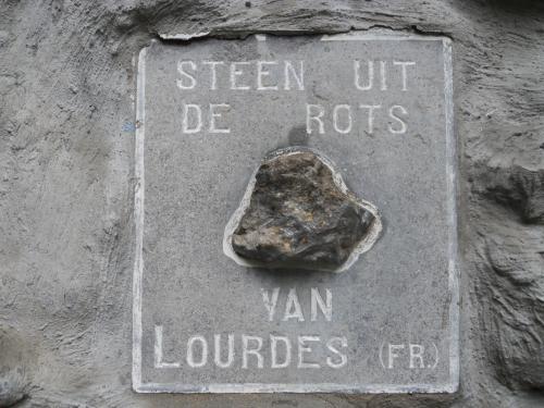 Rots van Lourdes in Houthulst. 