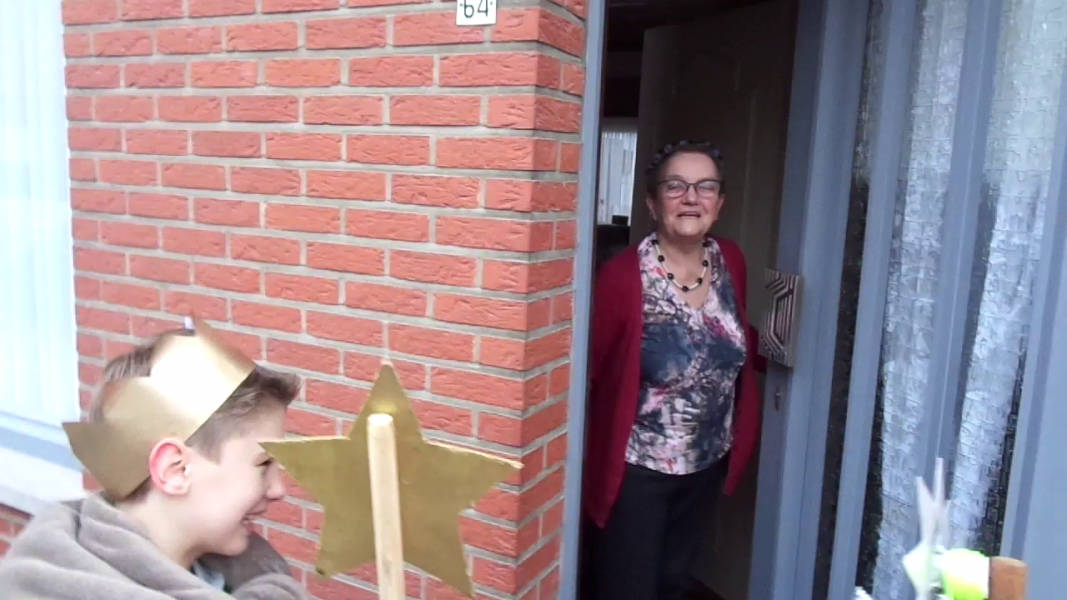 Nee mevrouw, onze catechist is niet onze papa...en iedereen moest er hartelijk om lachen © Wim Ysewijn