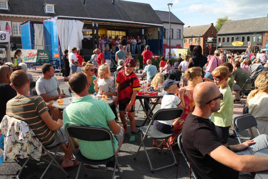 Er is veel aandacht voor het gebeuren op het podium © RvH