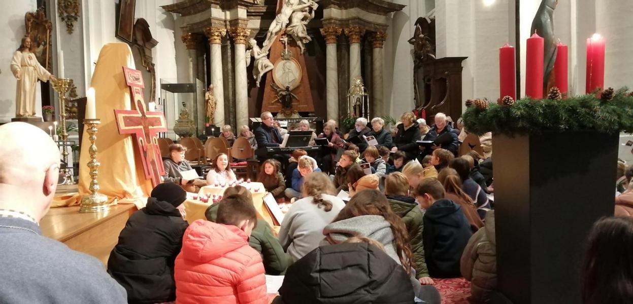 Taizé-viering met vormelingen © Tim Van Nieuwenhove