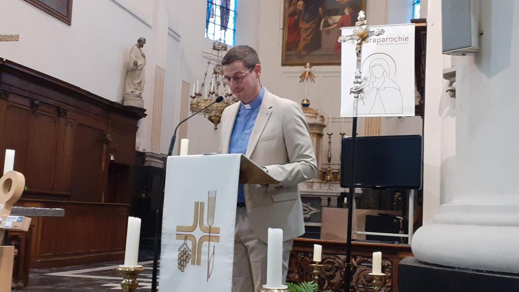 toelichting bij de liederen door pr. Mathias © dekenaat Eeklo