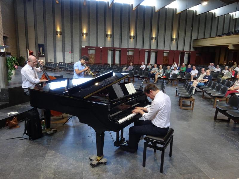 Ritmische en swingende jazz met het Trio Tripola tijden de concertmis van donderdag 15 augustus © Marjo Perry