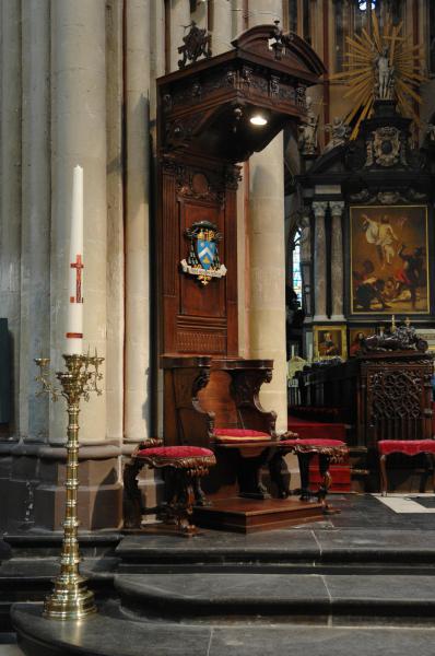 De bisschopszetel zoals die tot juni 2020 in de Brugse Sint-Salvatorskathedraal stond. © Kerkraad Sint-Maartenskathedraal
