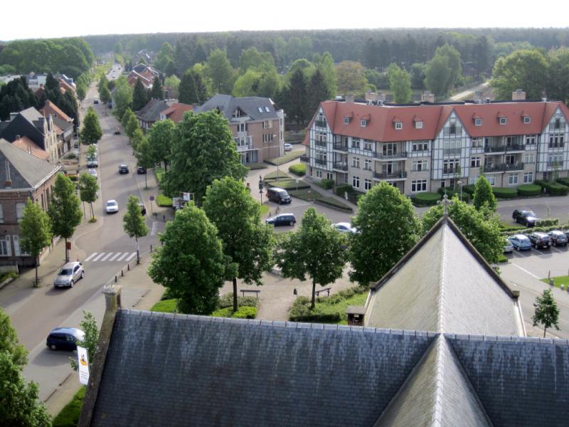 zicht over ons dorp als we boven in de kerktoren staan.