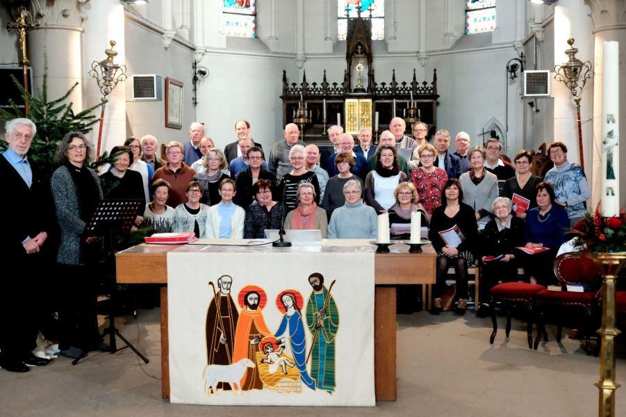 De zangkoren van Alsemberg, Beersel Dworp en Huizingen samen met he koorklas van de Orfeus Academie. © jh