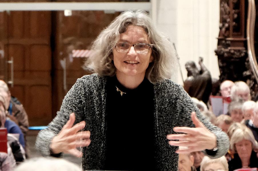 Monika Hagemann, bezielende dirigente, organist en docente. © jh