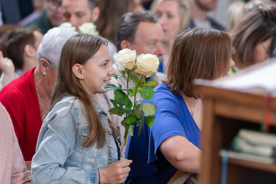 Een bloemetje voor de ouders om hen te bedanken 