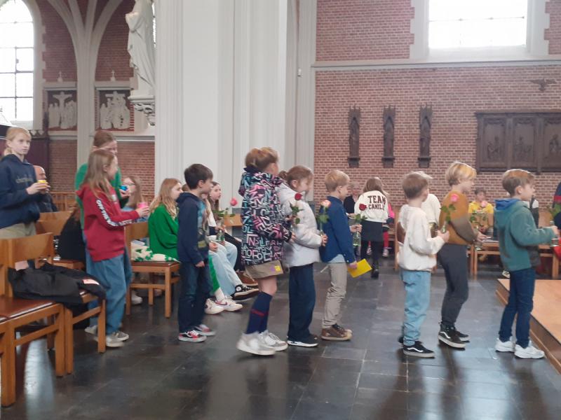 De gaven worden aangebracht © RvH