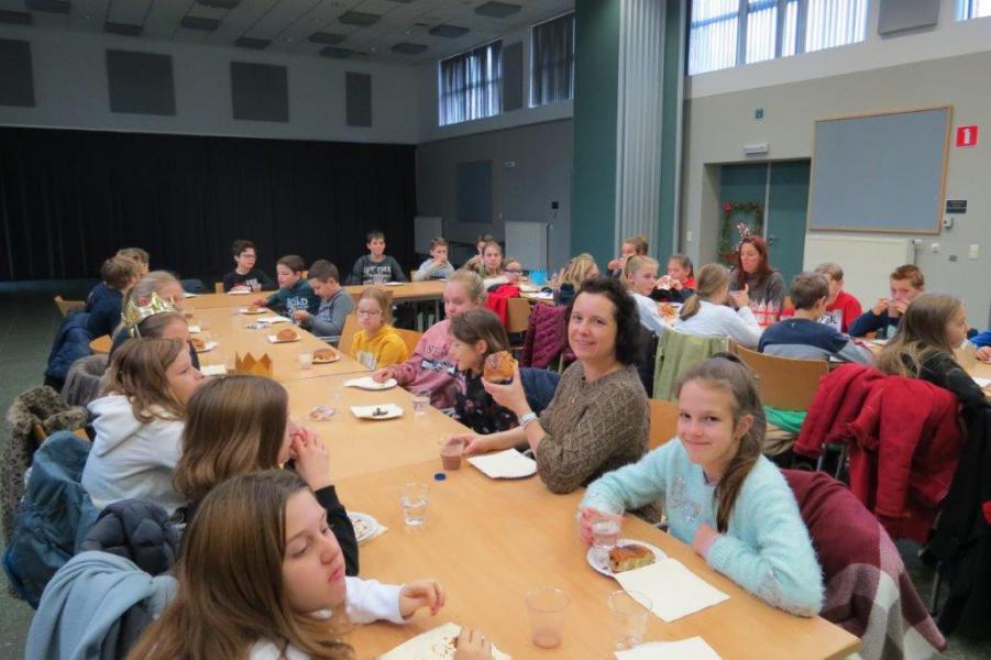 gezellig samenzijn na hun welverdiende inzet. Dank aan iedereen! © Karen Van Meerssche