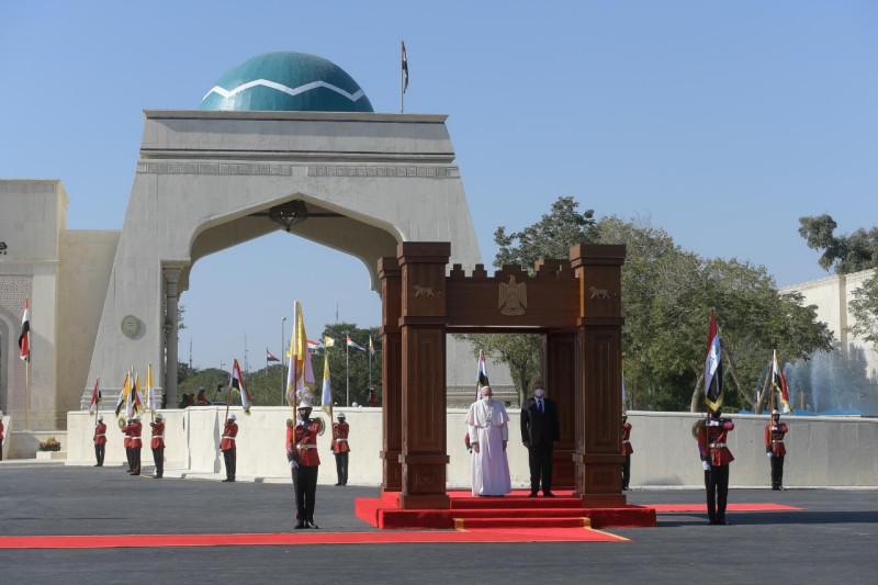 Onthaal aan het presidentieel paleis © Vatican Media