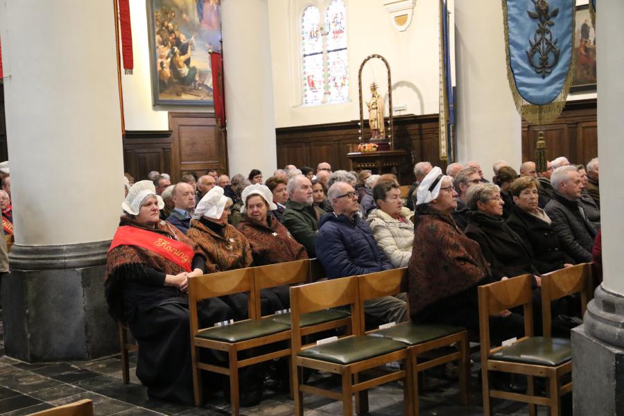 De gildebroeders en –zusters wonen ieder jaar de 11 novemberherdenking bij.  