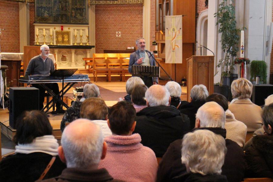 Met veel aandacht werd er geluisterd naar het duo Leo Lintermans-Guido Verhaert © RvH