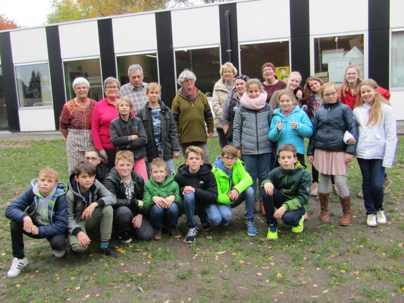 De leerlingen van het zesde leerjaar van de Eeckberger. © Kerk Stekene en Sint-Gillis-Waas