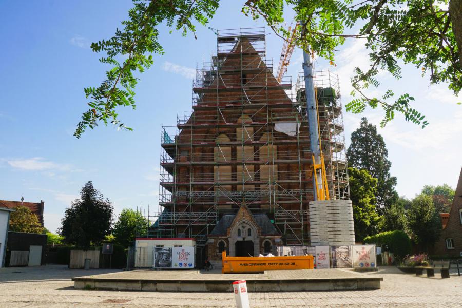 Sint-Antoniuskerk te Balgerhoeke nog tot eind dit jaar in de steigers © Jan Swanckaert