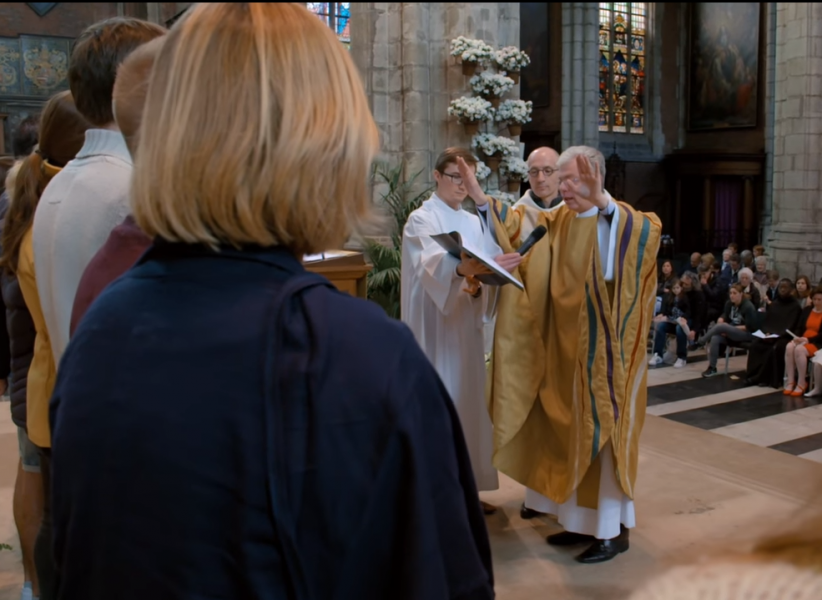 Zegengebed over huwelijkskandidaten in dekenaat Gent © Kerknet, video Lieve Wouters