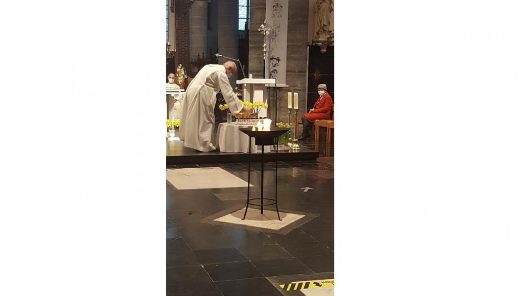 Zegening van het doopwater © Parochie Heilige Helena