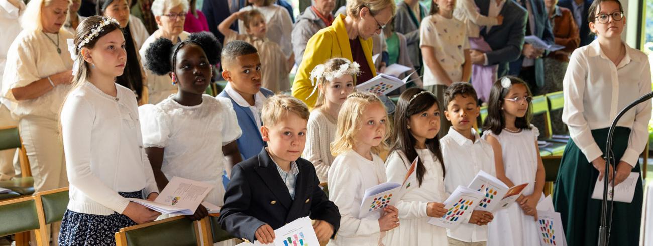 Samen vieren in een zonovergoten Sint-Jozefskerk, met dank aan de catechisten, muzikanten en voorgangers © Kris Vandenbosch