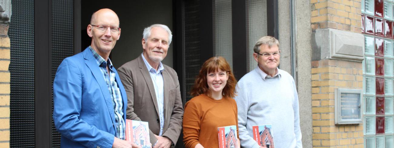 “Al in de Bijbel wordt de slechte stad Babel lijnrecht tegenover het hemelse Jeruzalem geplaatst”, zegt Jack Barentsen. (Vlnr: Jack Barentsen, Gottlieb Blokland, Petra Laagland Winder en Franklin Kamps). © kk