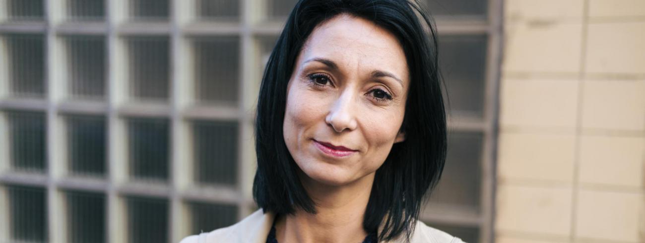 'De gevangenis is een middeleeuws concept: opsluiten en niet meer naar omkijken.  Hoog tijd dat daar verandering in komt, stelt Anniek Gavriilakis.  © Damon De Backer