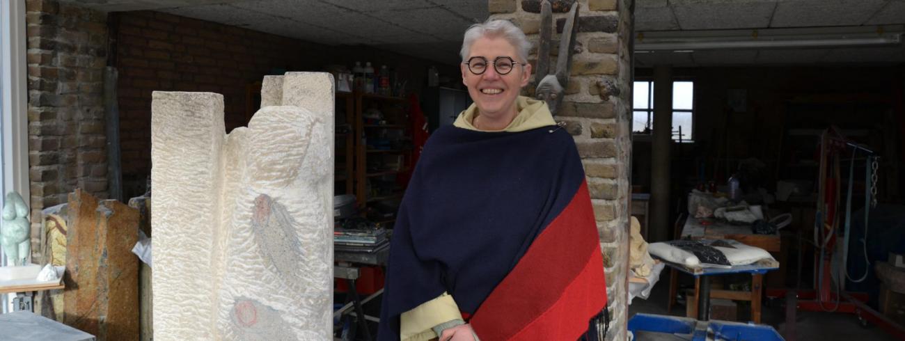 “Natuurlijk kan ik van alles anders met mijn leven gaan doen, maar dat wil ik niet”, zegt Emmanuele Sipkema. “Deze communiteit is immers de baarmoeder geweest waarin ik heb mogen worden wie ik ben.” © fv