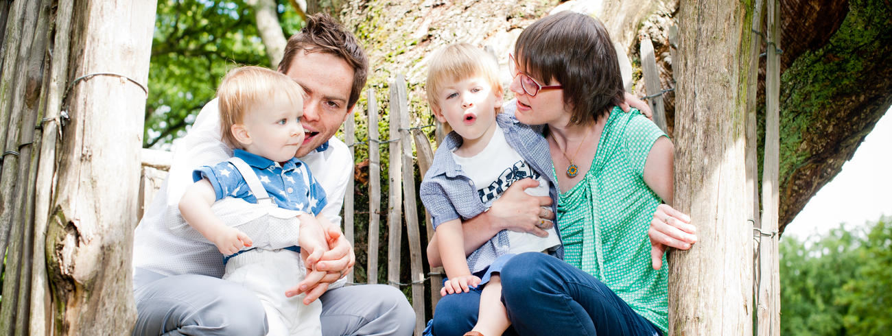 Judith en Thijs met zoontjes Hannes en Elias. ©Thijs Smeyers